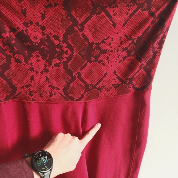 Lululemon Stillness Red Pants Wide Baggy Joggers Sweats Roll Down Waist Size 8 - Picture 15 of 16